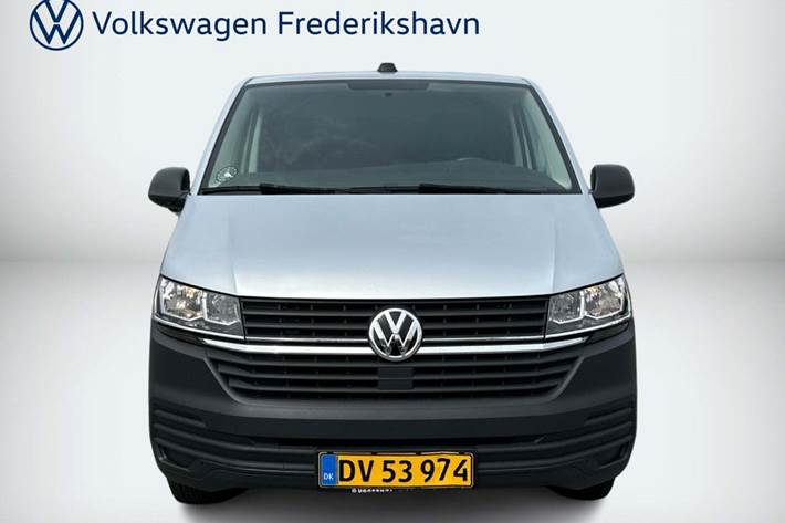 Sølv VW Transporter fra 2023