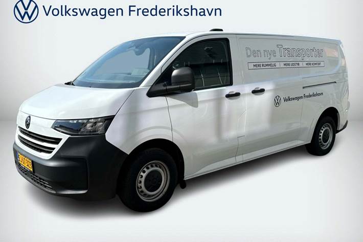 Hvid VW Transporter fra 2025 set udefra