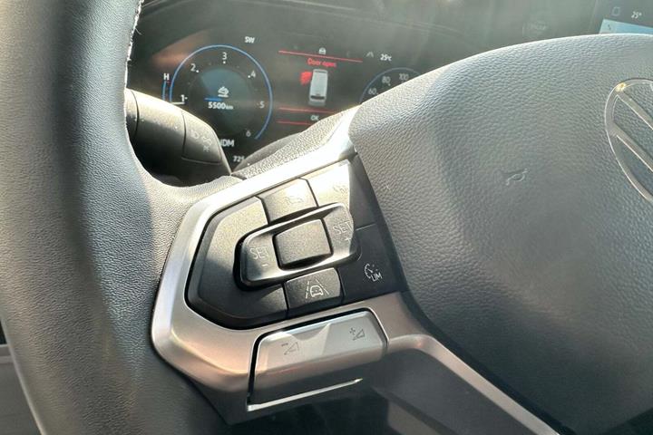 Hvid VW Transporter fra 2025