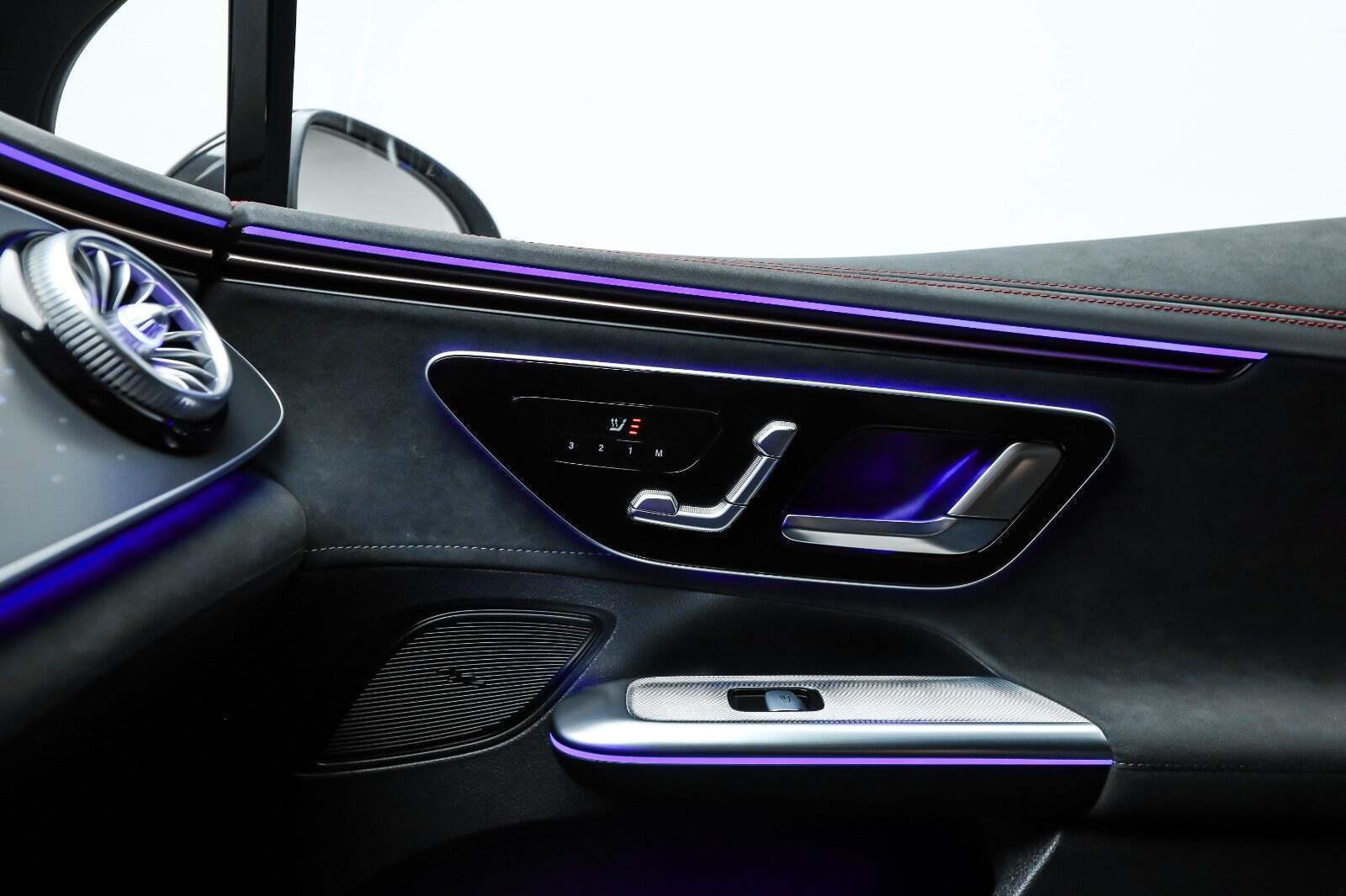 Grå Mercedes EQE350+ fra 2025