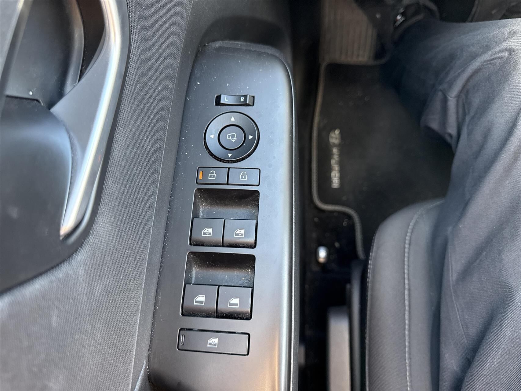 Grå Hyundai Kona fra 2023