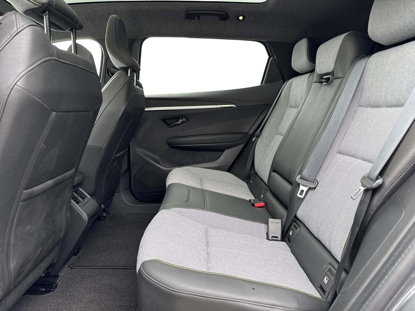 Grå Renault Scenic E-Tech fra 2025