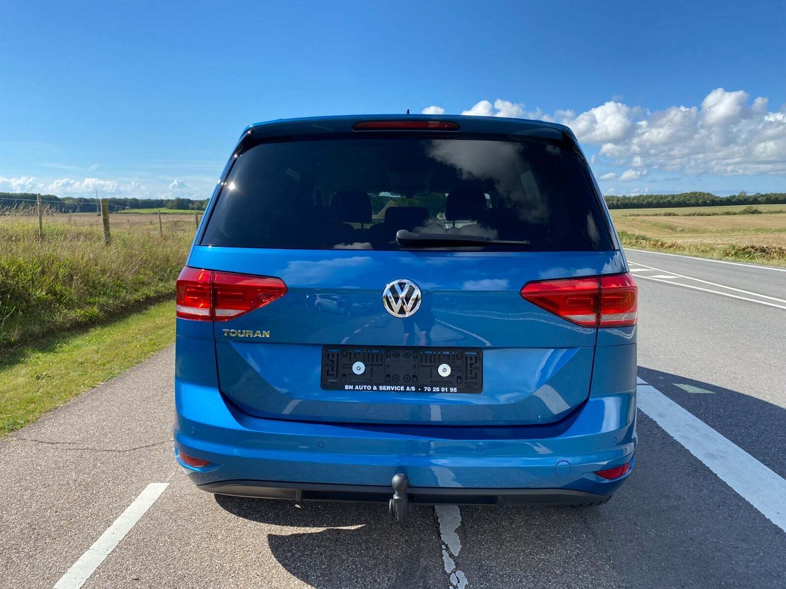 Blå VW Touran fra 2021