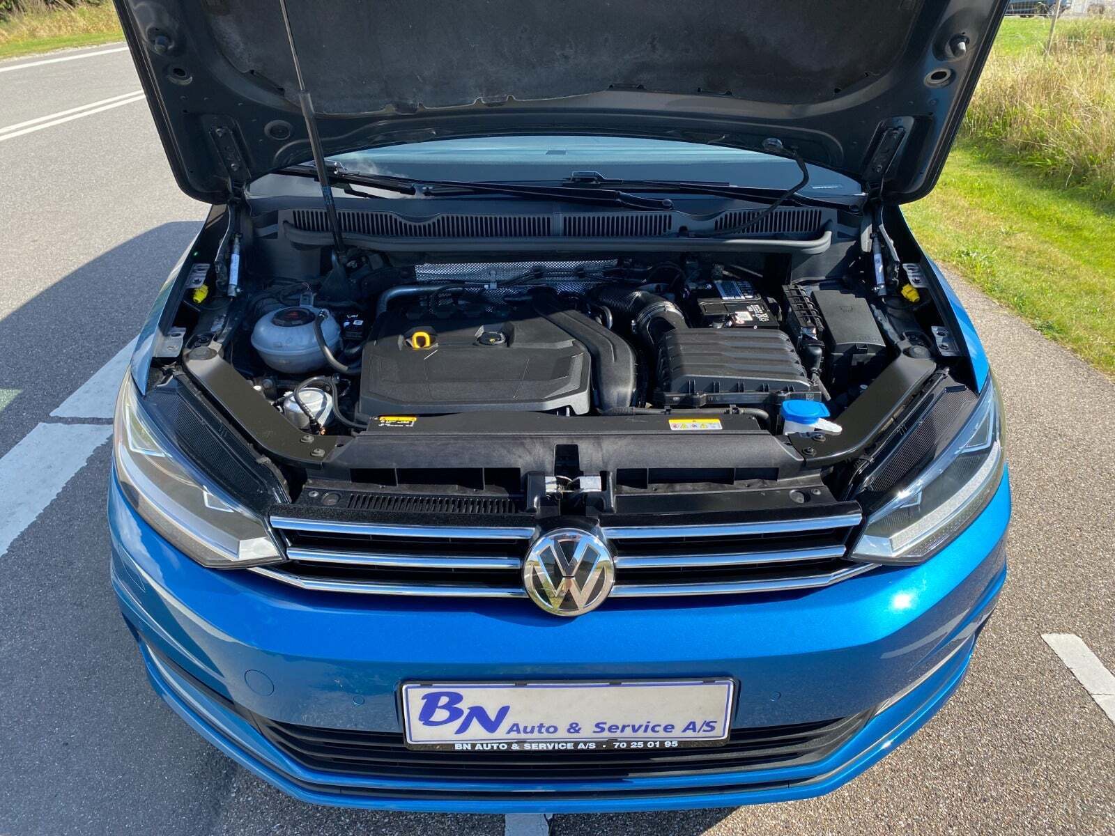 Blå VW Touran fra 2021