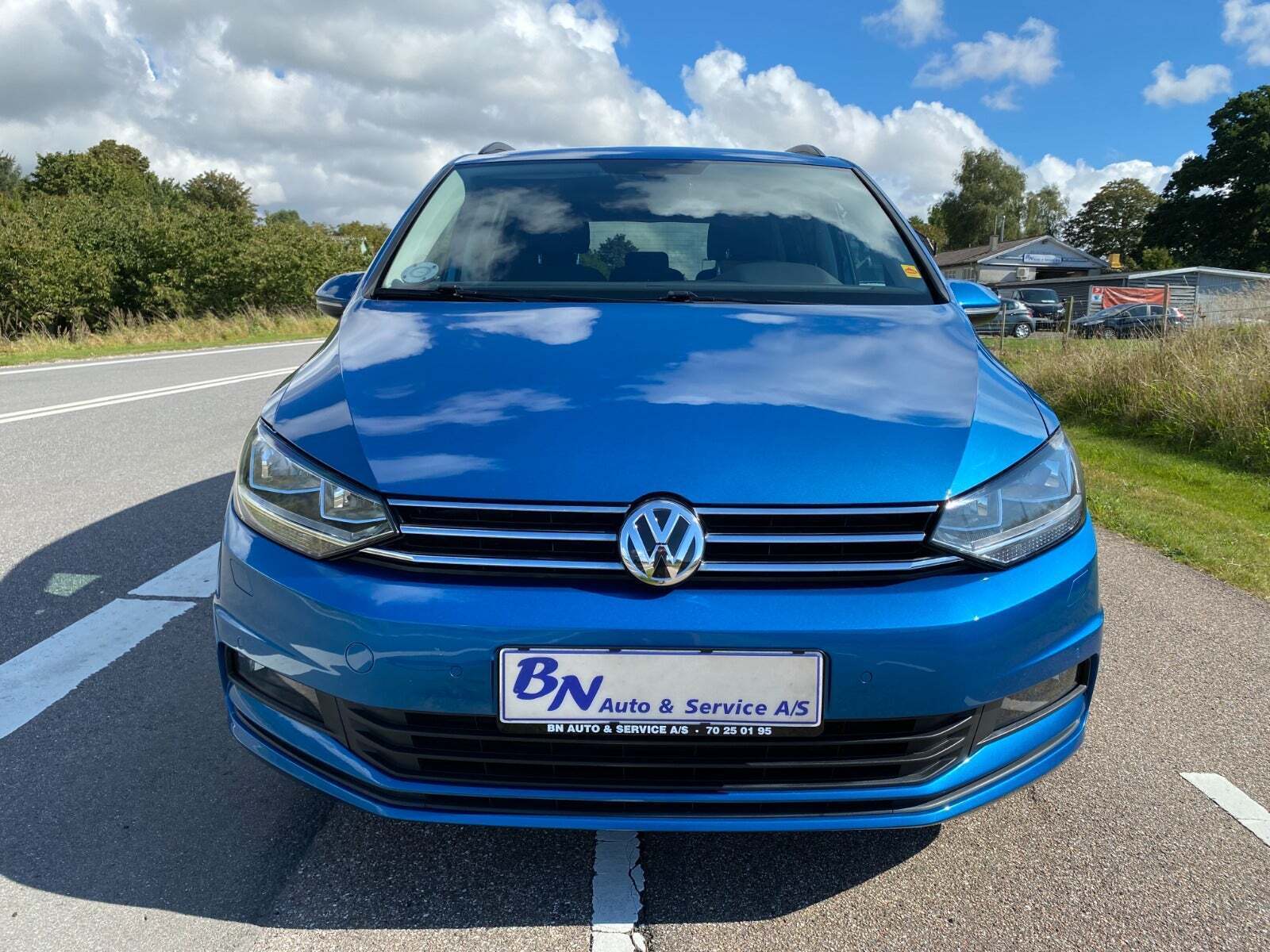 Blå VW Touran fra 2021