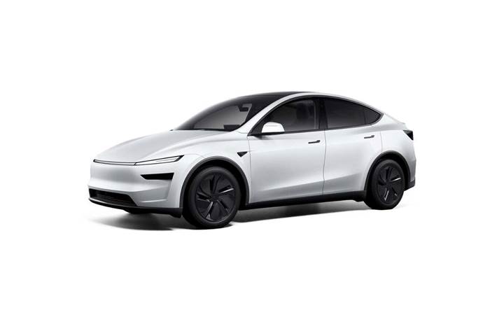 Hvid Tesla Model Y fra 2025