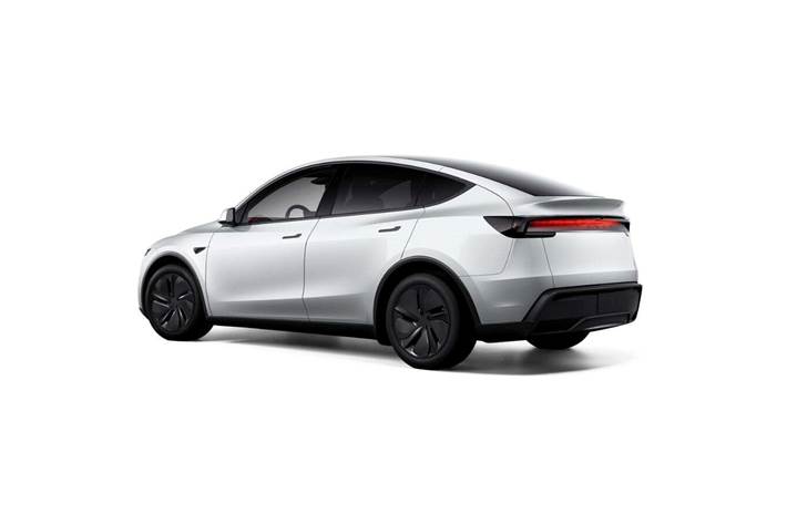 Hvid Tesla Model Y fra 2025