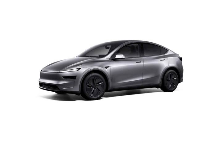 Hvid Tesla Model Y fra 2025