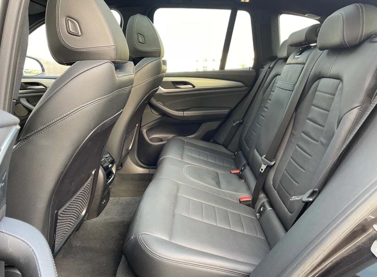 Grøn BMW iX3 fra 2021