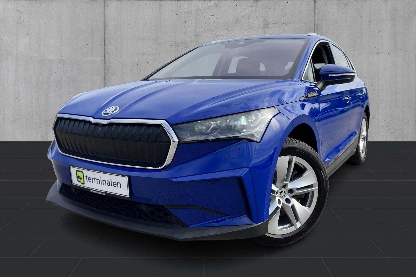 Blå Skoda Enyaq fra 2022 set udefra