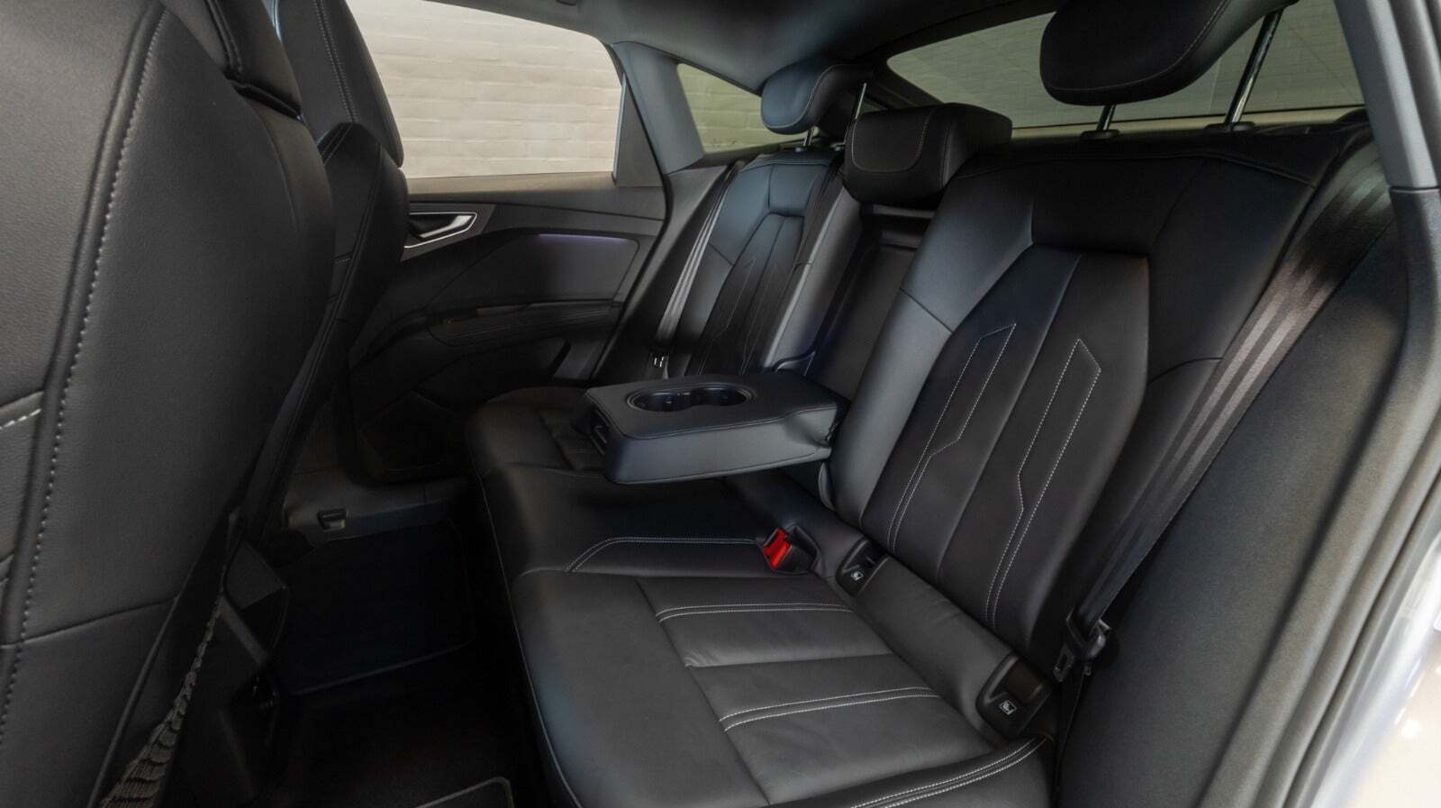 Grå Audi Q4 e-tron fra 2022