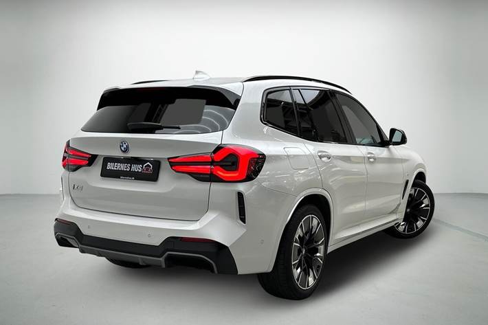 Hvid BMW iX3 fra 2023