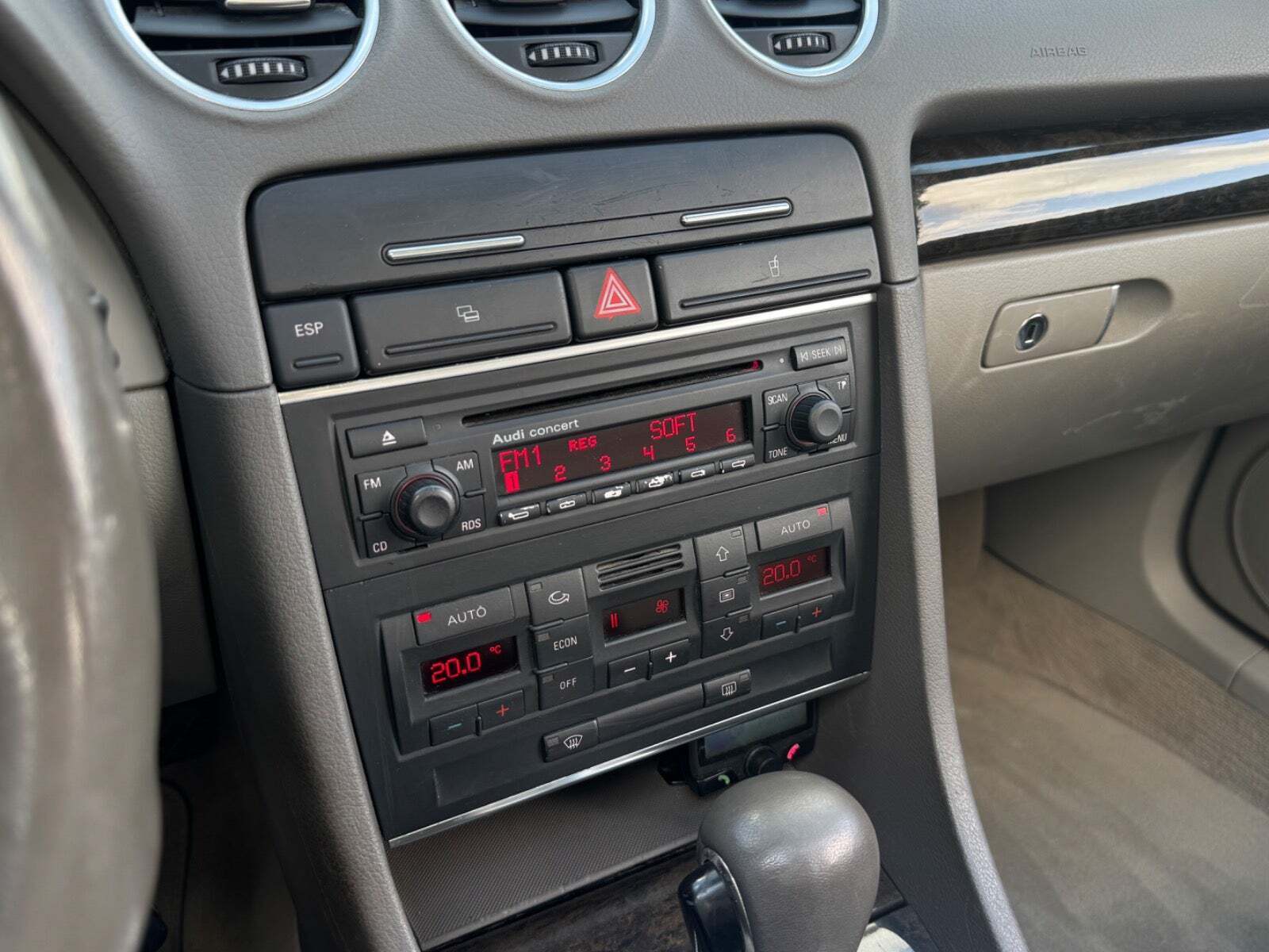 Blå Audi A4 fra 2002