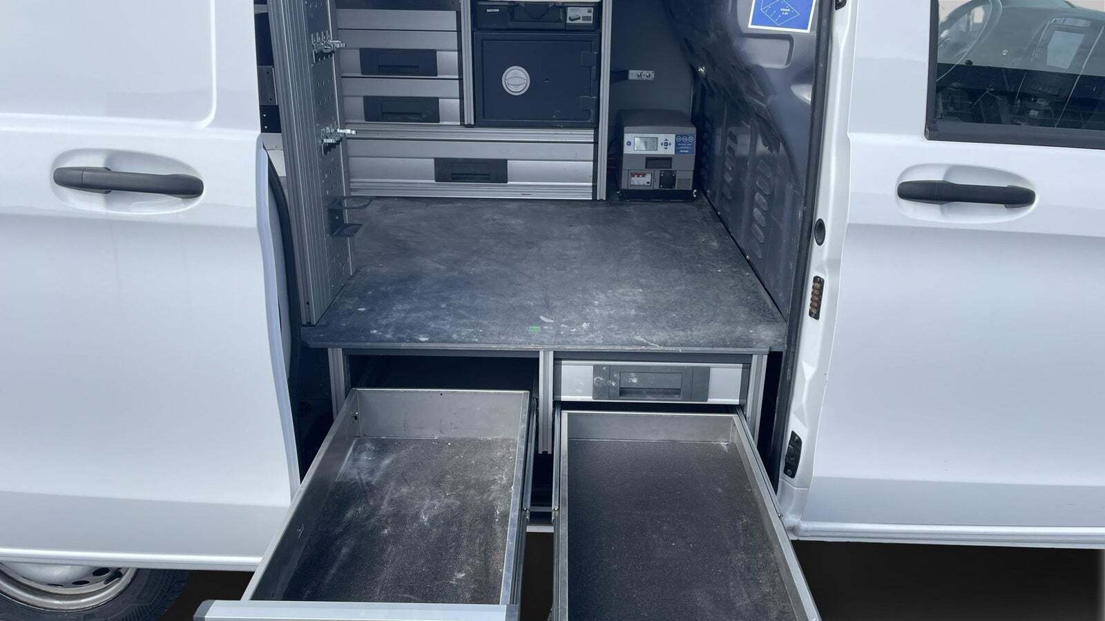 Hvid Mercedes Vito 114 fra 2021