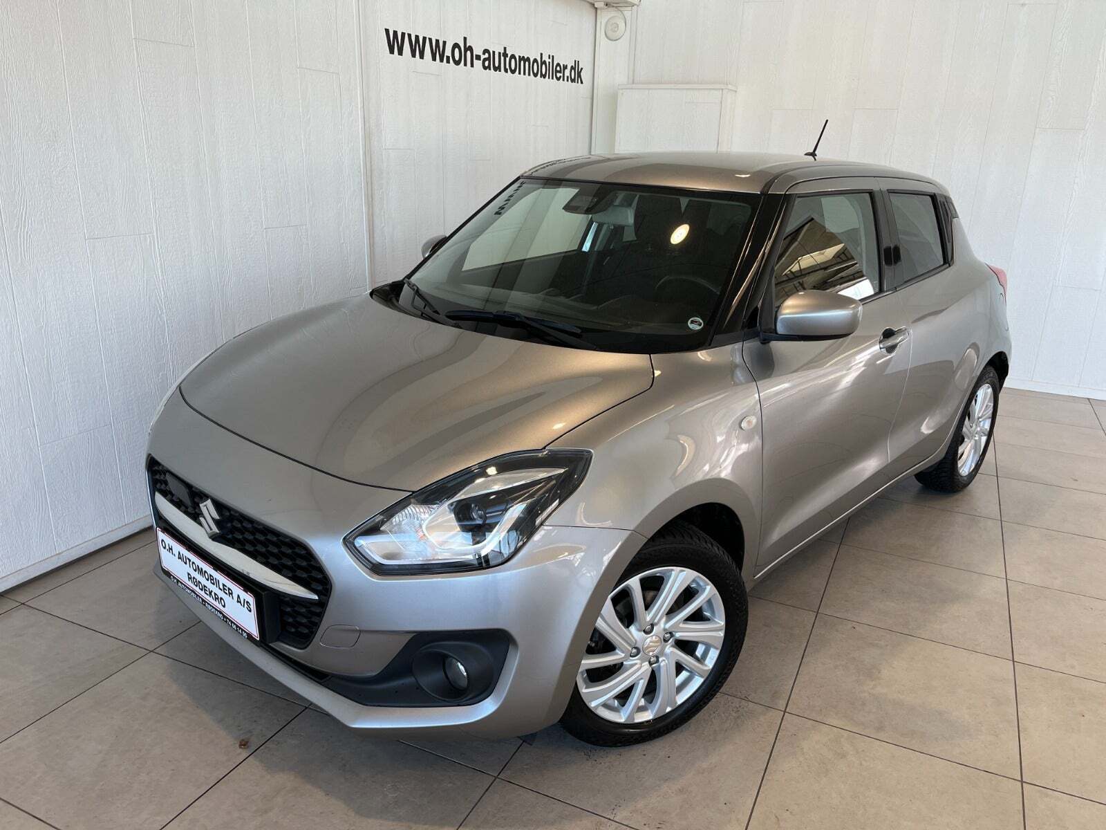 Grå Suzuki Swift fra 2021 set udefra