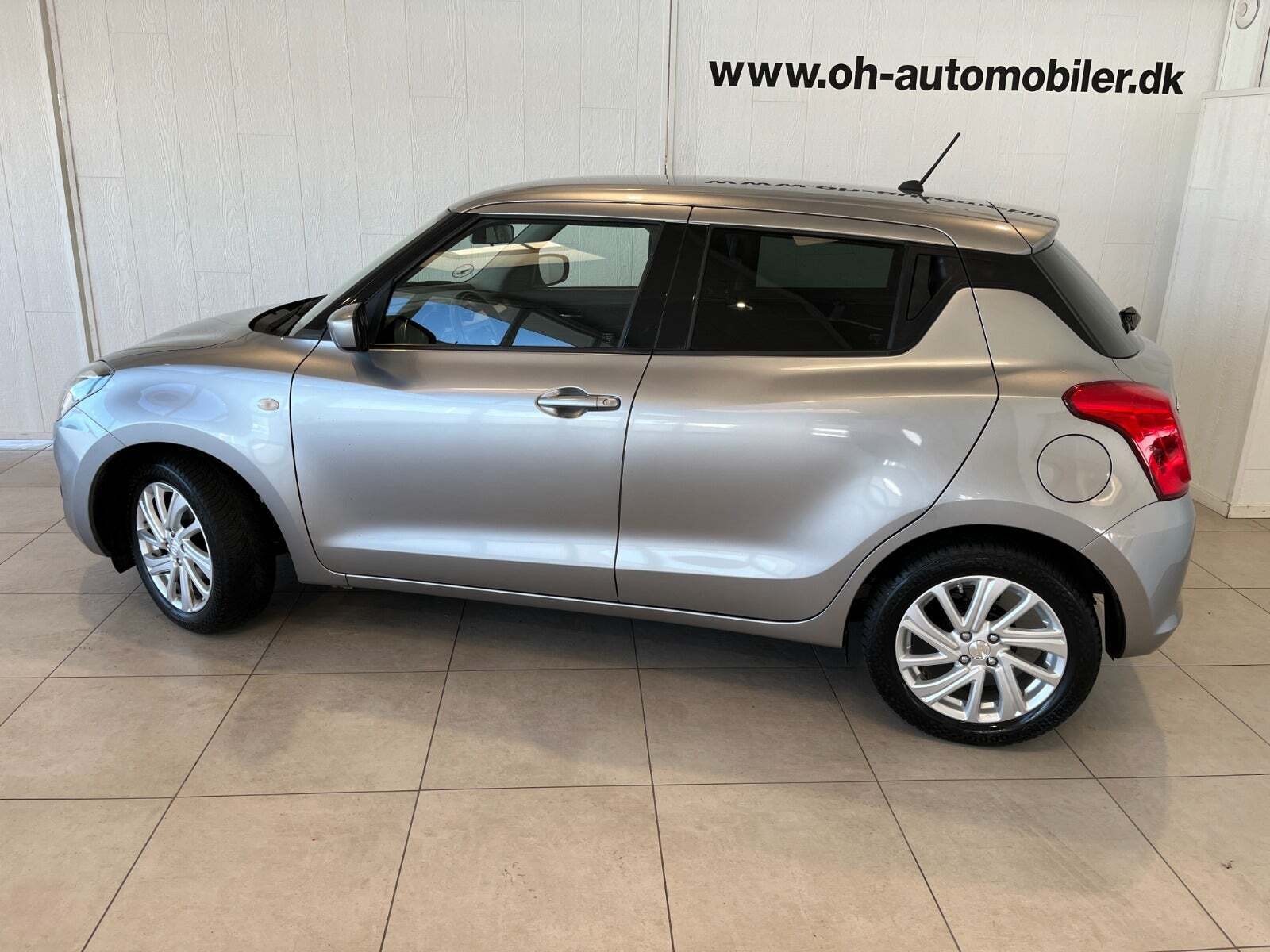 Grå Suzuki Swift fra 2021