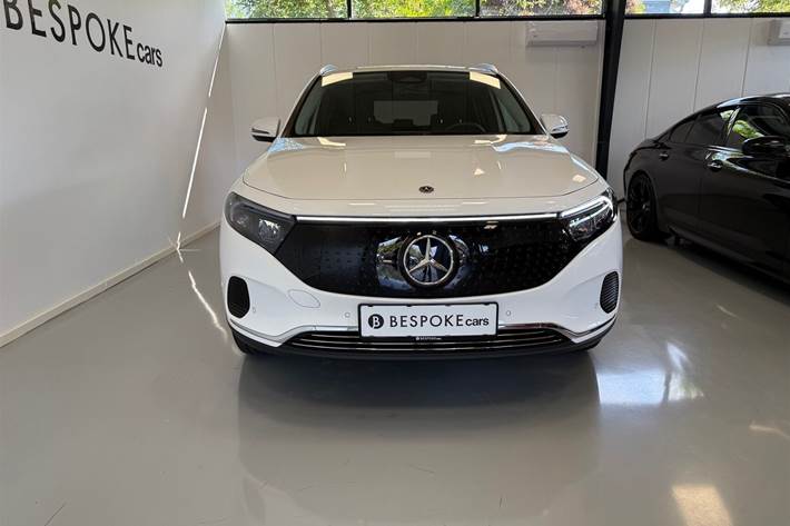 Hvid Mercedes EQA 300 fra 2024