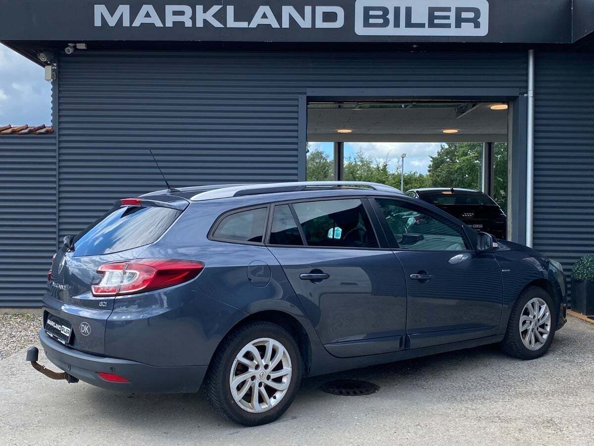 Grå Renault Megane III fra 2016