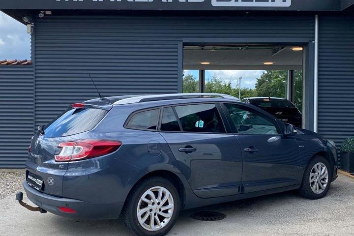 Grå Renault Megane III fra 2016