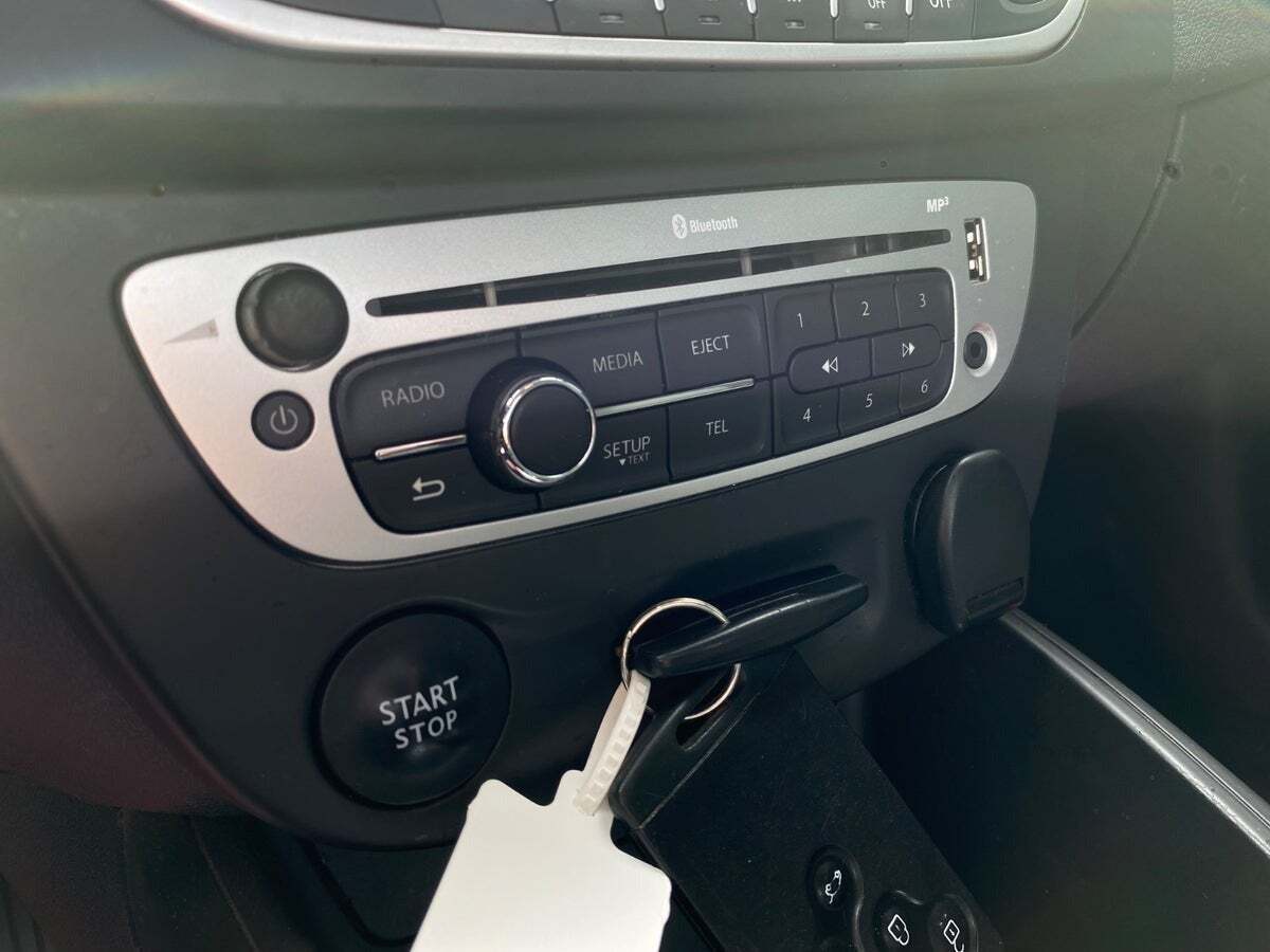 Grå Renault Megane III fra 2016