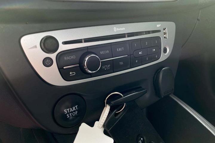 Grå Renault Megane III fra 2016
