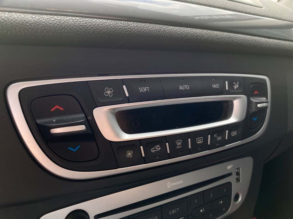 Grå Renault Megane III fra 2016
