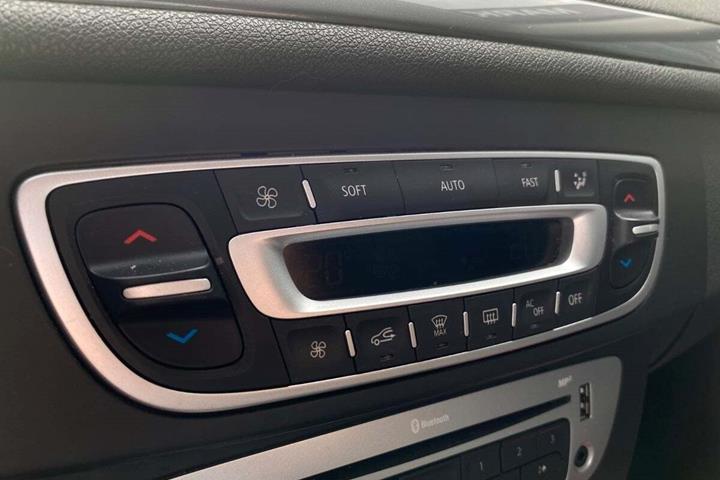 Grå Renault Megane III fra 2016