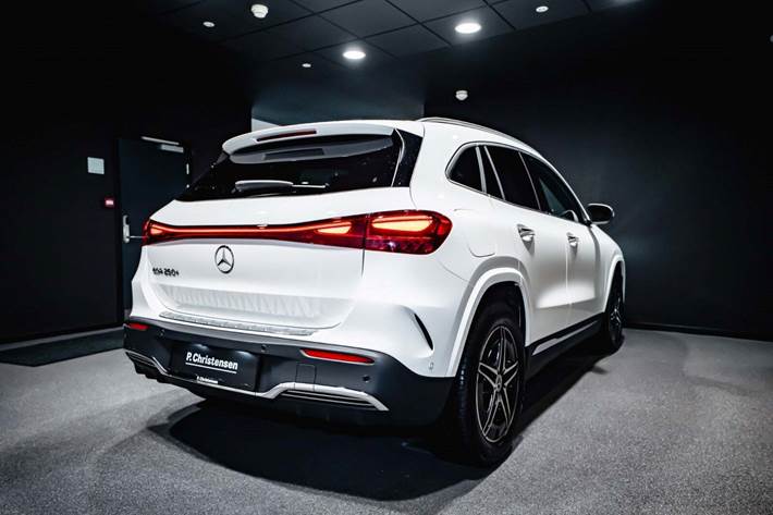 Hvid Mercedes EQA250+ fra 2025