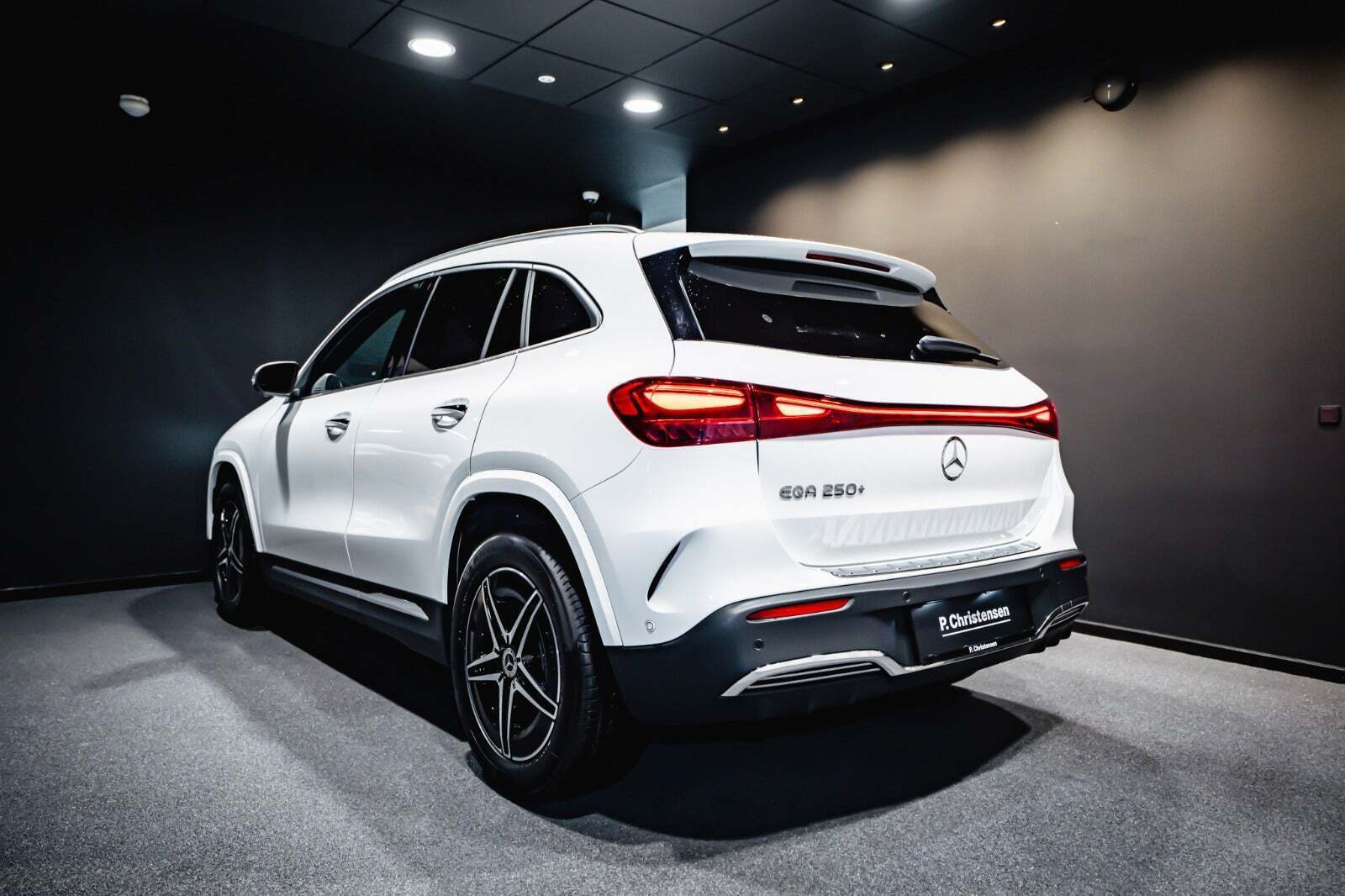 Hvid Mercedes EQA250+ fra 2025