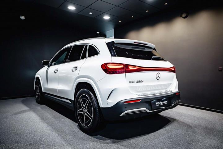 Hvid Mercedes EQA250+ fra 2025