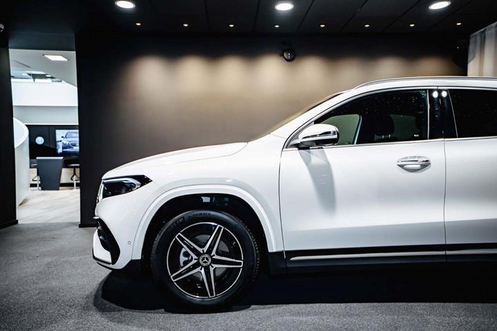 Hvid Mercedes EQA250+ fra 2025