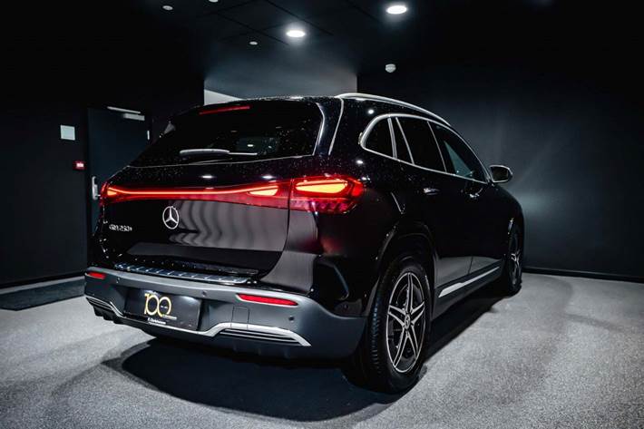 Sort Mercedes EQA250+ fra 2025
