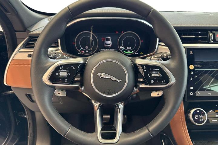 Grøn Jaguar F-Pace fra 2024