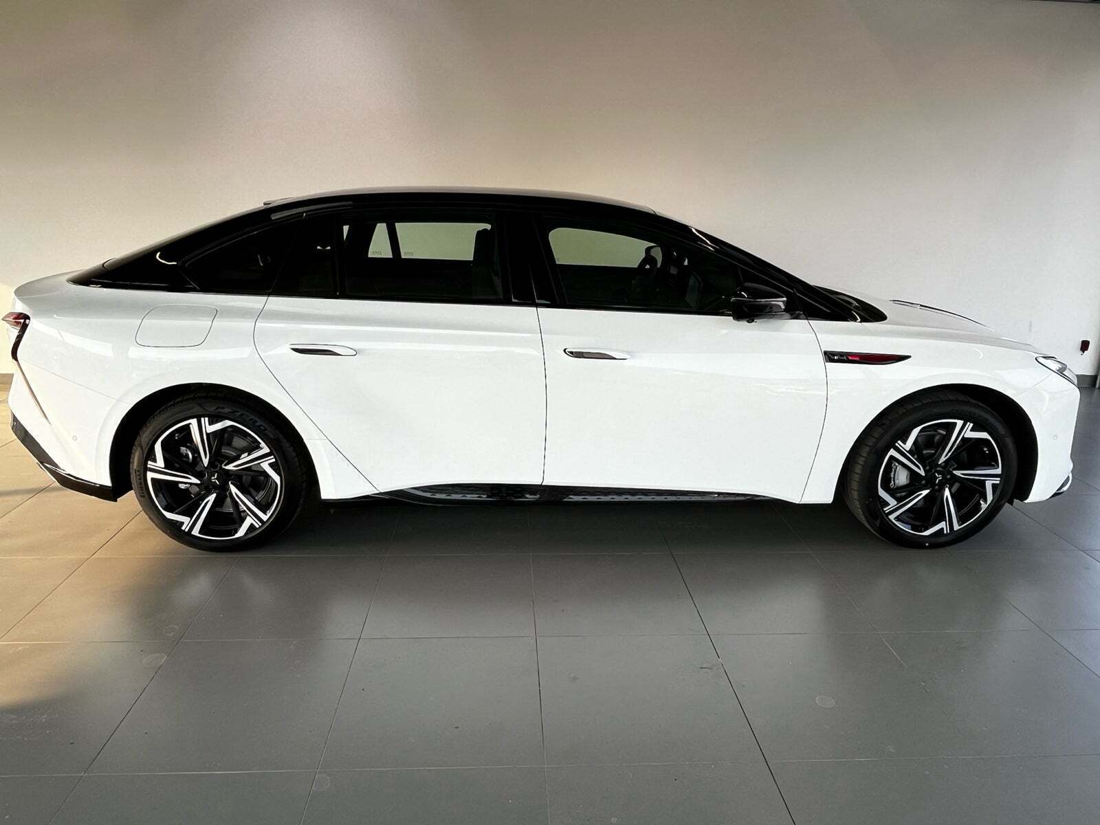 Hongqi EH7 111 Exclusive