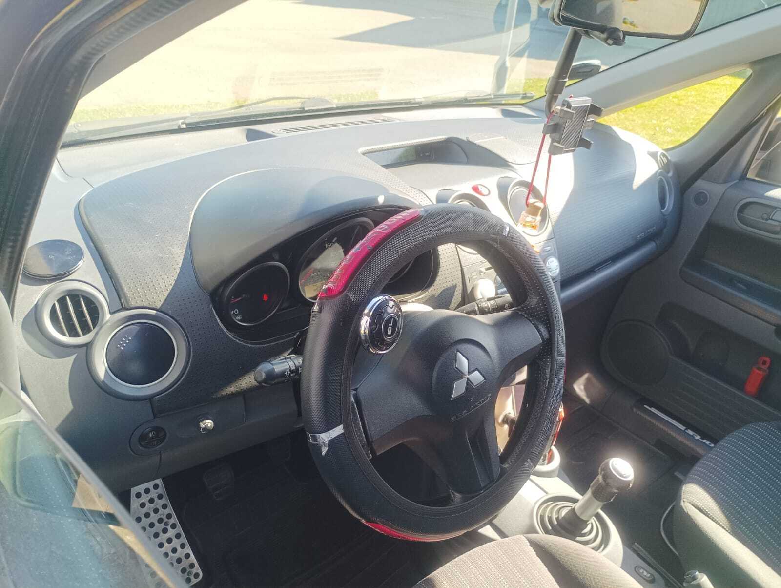 Sort Mitsubishi Colt fra 2008