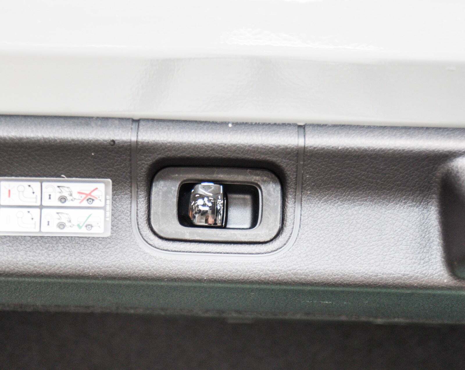 Grå Mercedes EQE300 fra 2022