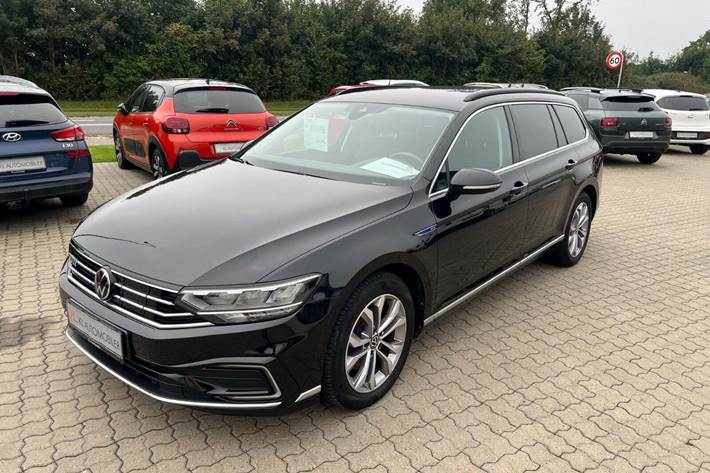 undefined VW Passat fra 2021 set udefra