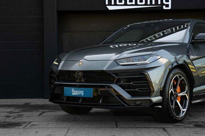 Grå Lamborghini Urus fra 2019