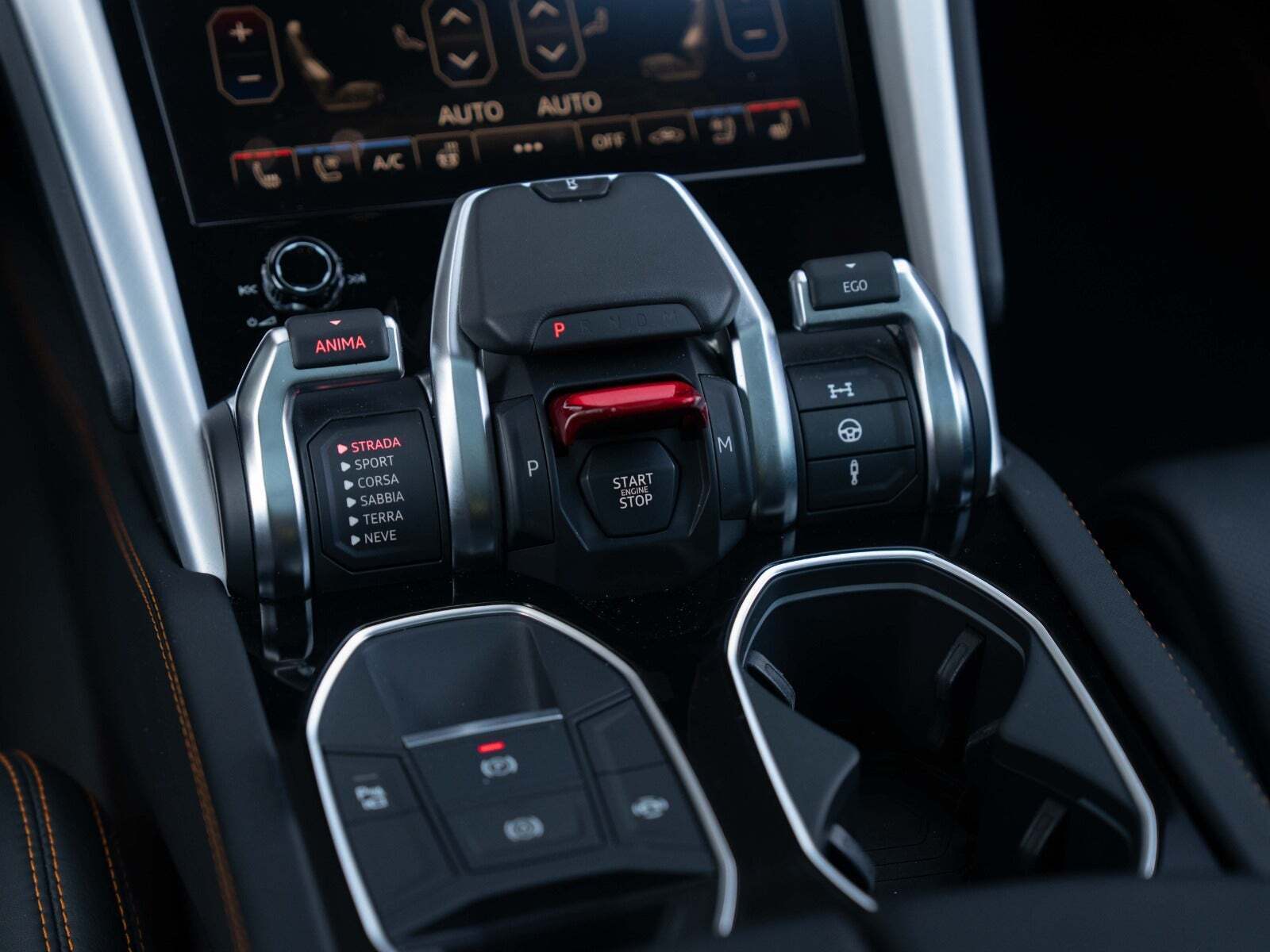 Grå Lamborghini Urus fra 2019