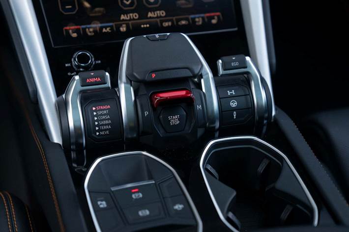 Grå Lamborghini Urus fra 2019