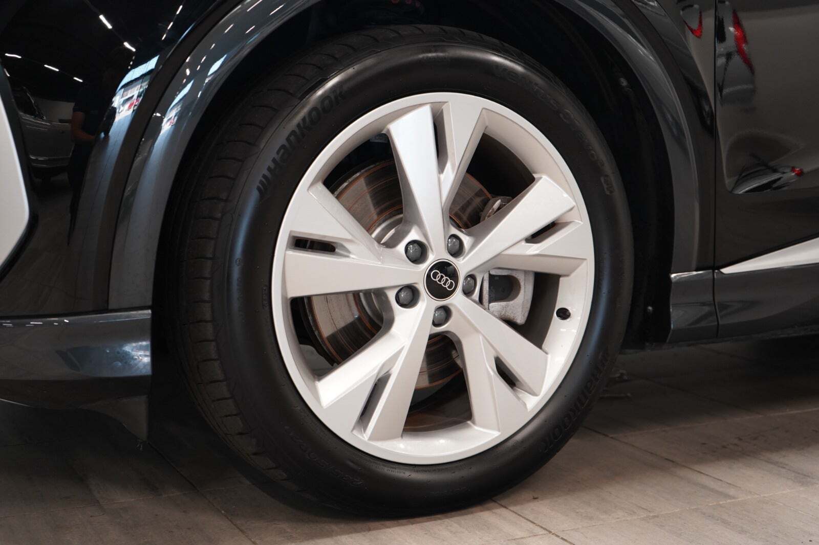 Sort Audi Q4 e-tron fra 2024