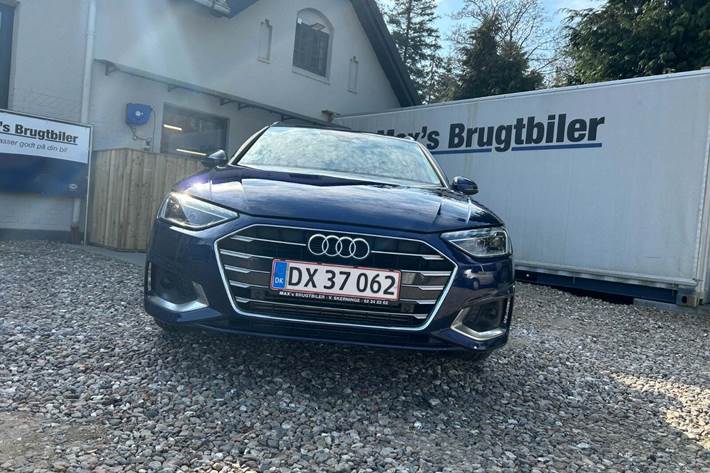 Blå Audi A4 fra 2023