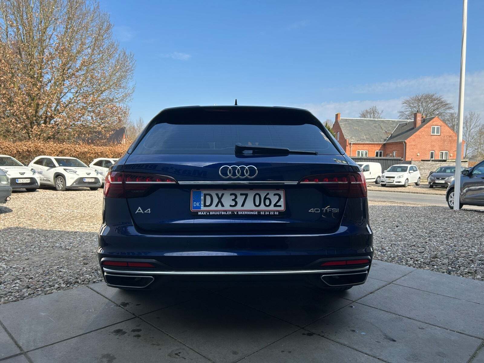Blå Audi A4 fra 2023