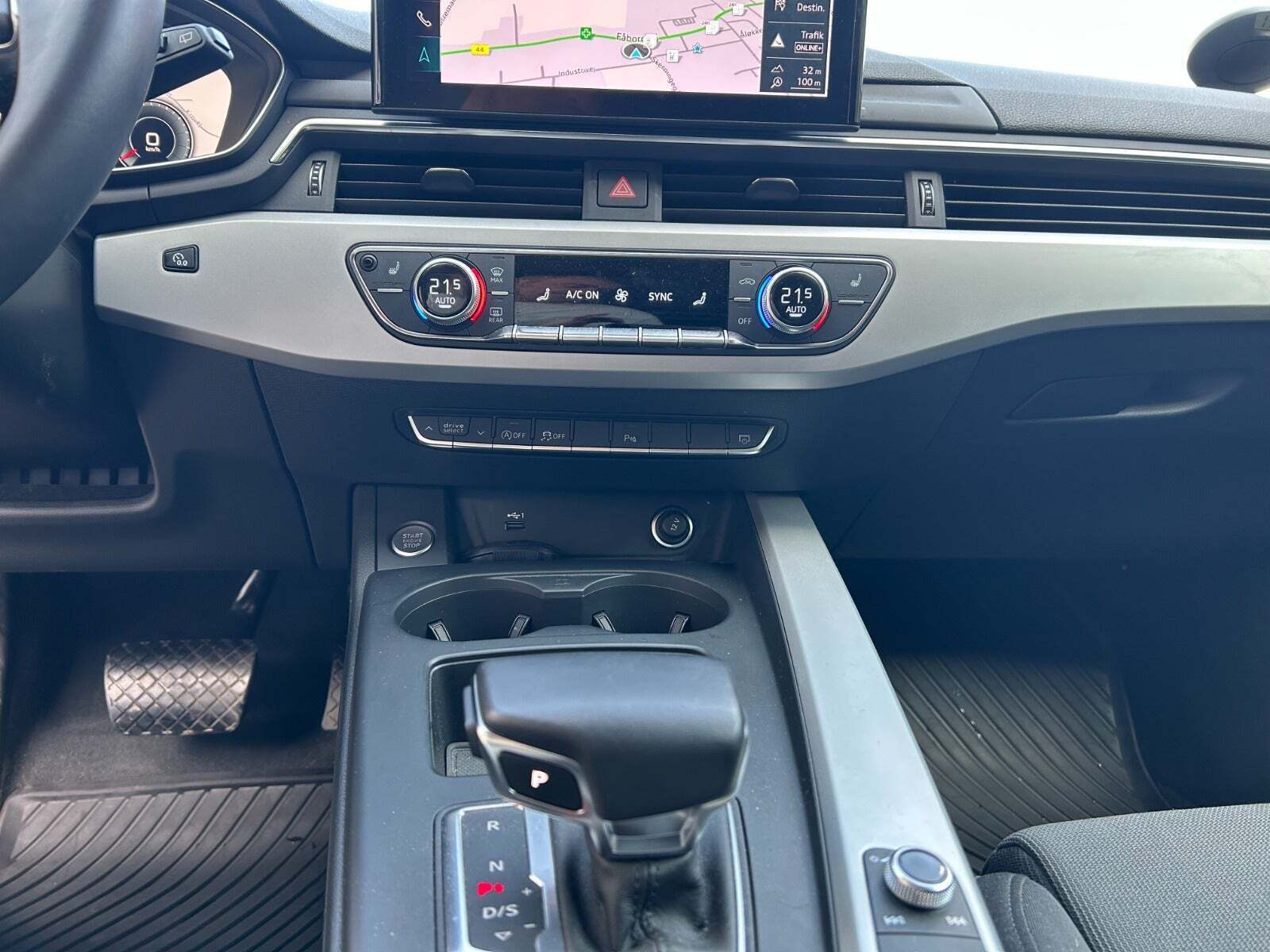Blå Audi A4 fra 2023