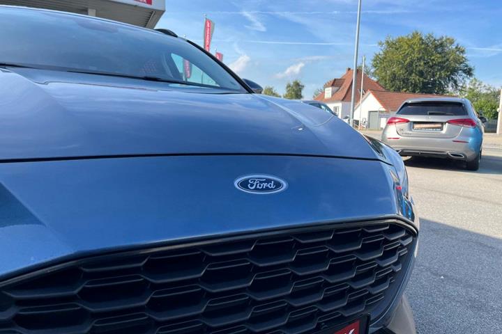 Blå Ford Focus fra 2019
