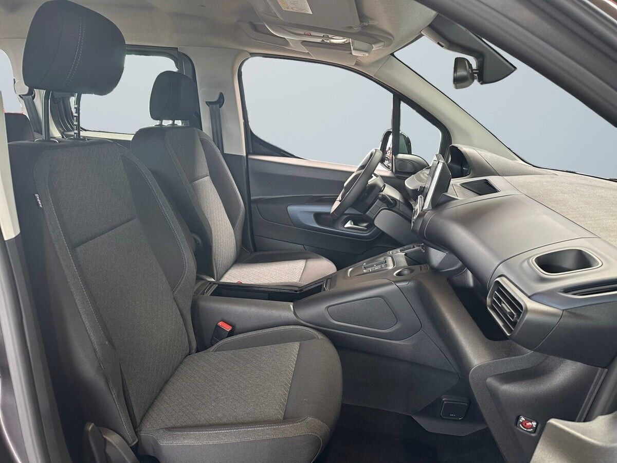 Grå Peugeot e-Rifter fra 2023