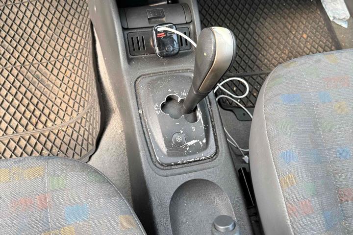 Grå Opel Corsa fra 2002