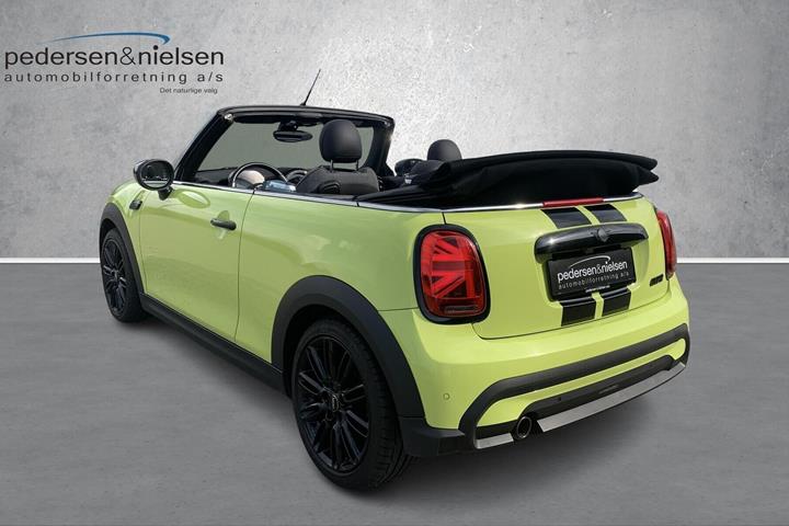 Gul Mini Cooper fra 2021