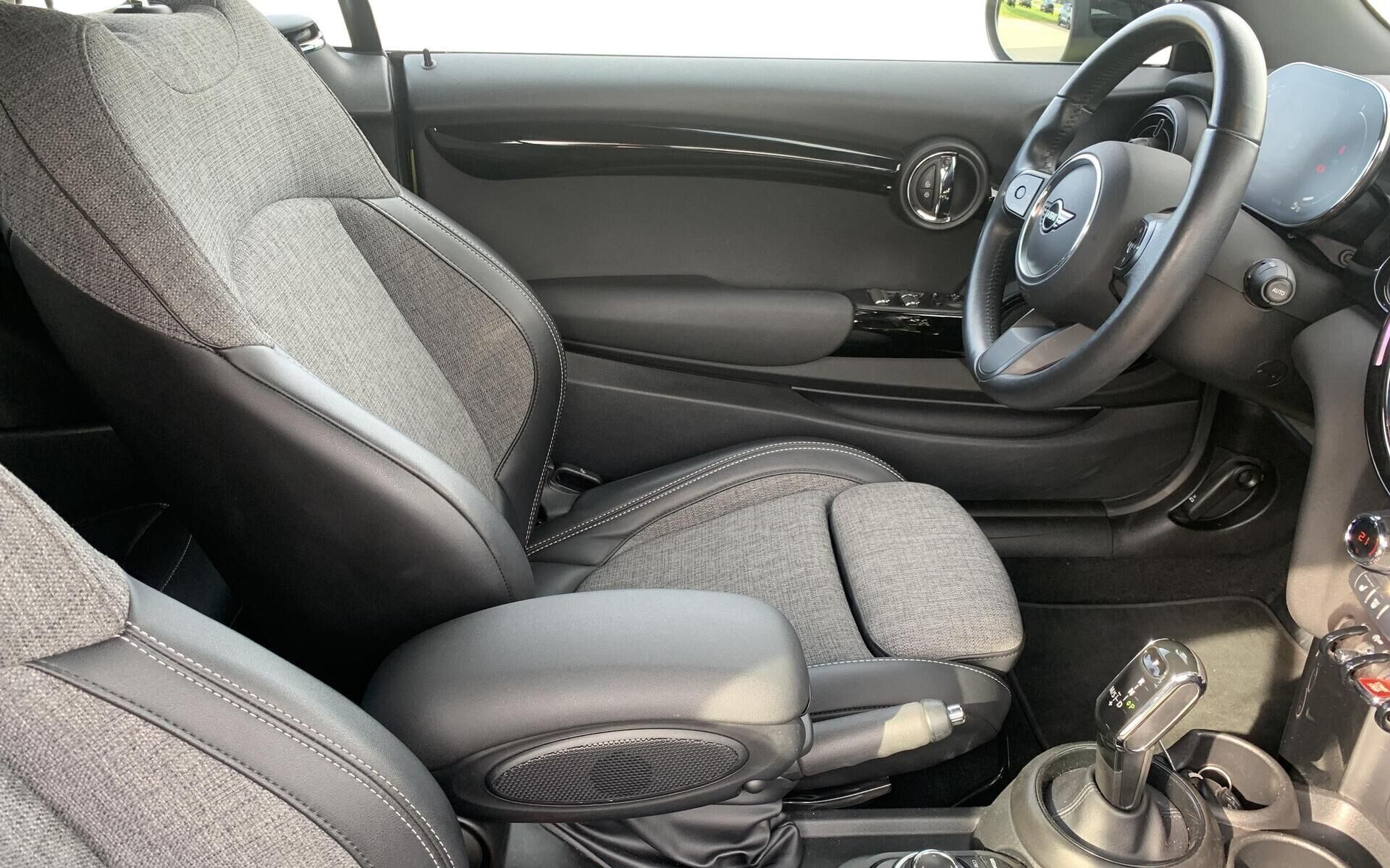 Gul Mini Cooper fra 2021