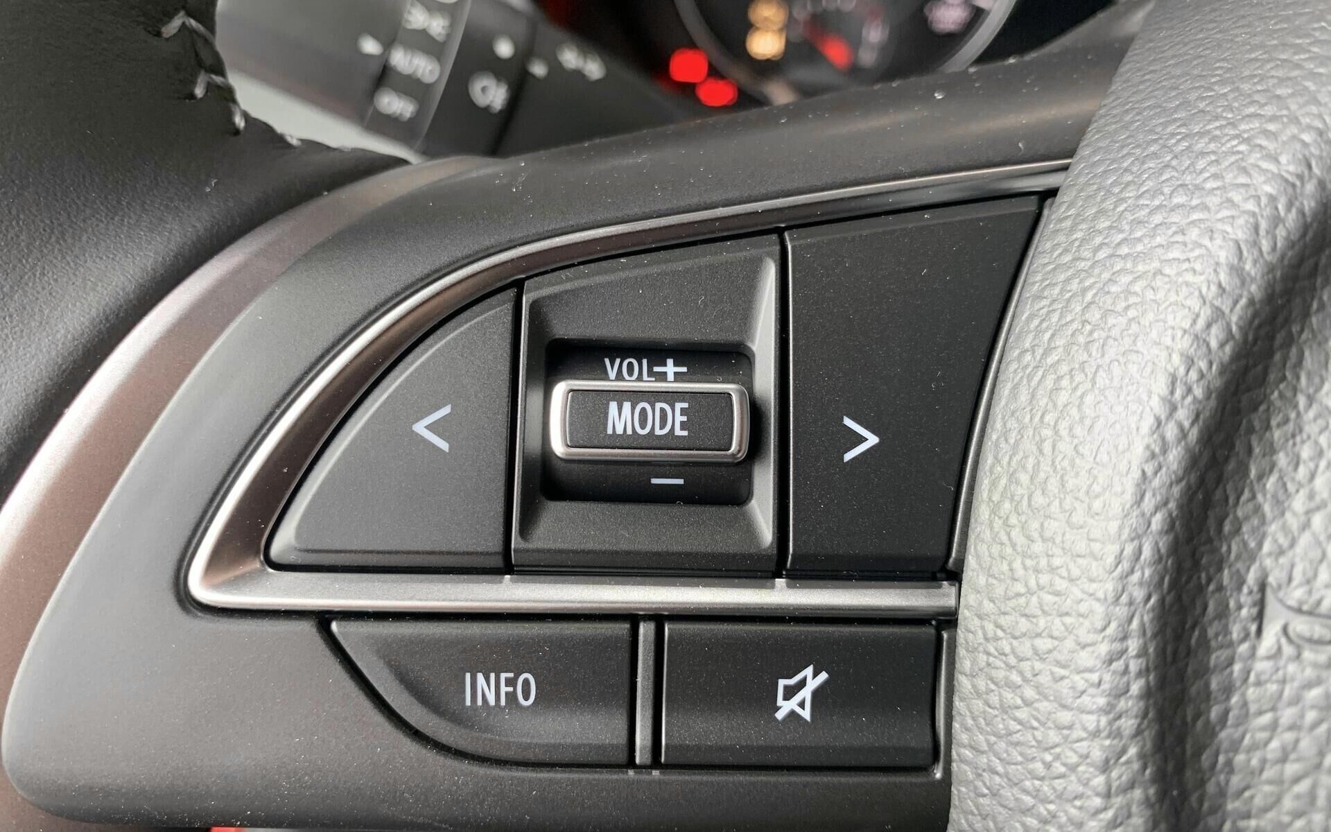 Rød Suzuki Swift fra 2025